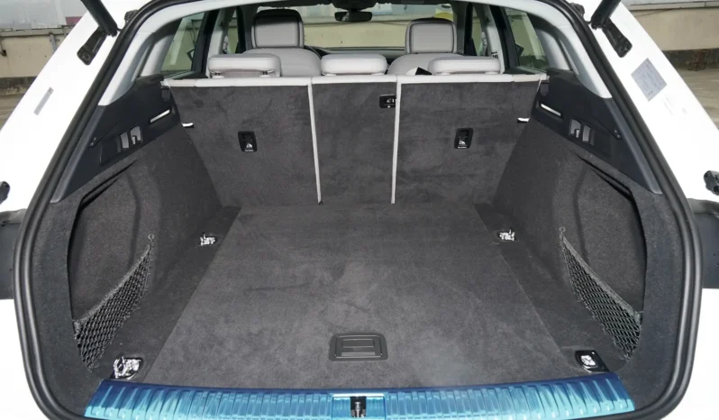 
								Audi e-tron full									