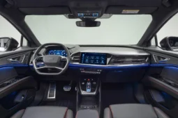 
										Audi Q5 e-tron full									